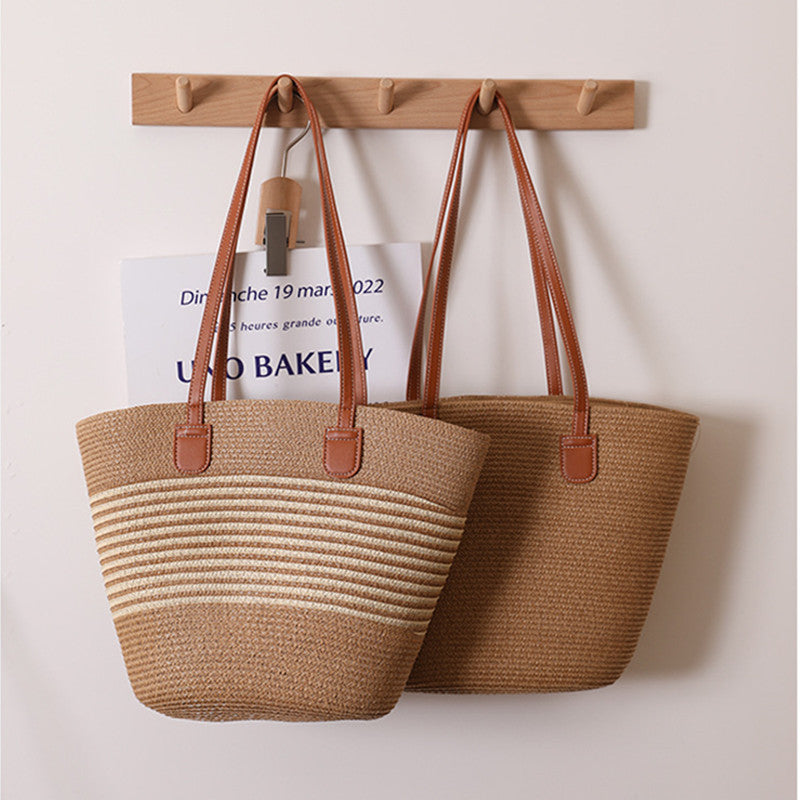 Elegante Bast-Handtasche mit Ledergriffen Brehn