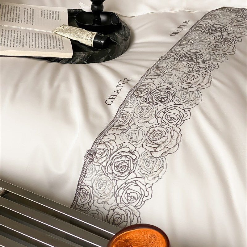 Satin-Feel Mikrofaser Bettbezug Set mit tonal gesticktem Rosenmotiv und verdecktem Verschluss