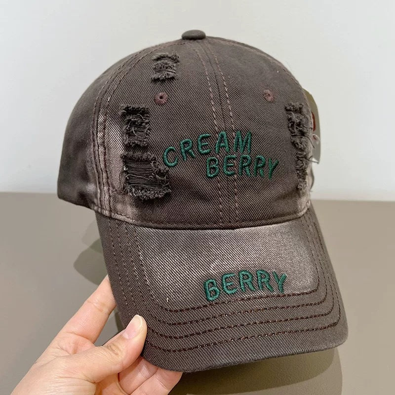 Abgeschabte Denim-Baseballmütze mit einzigartiger Bestickung
