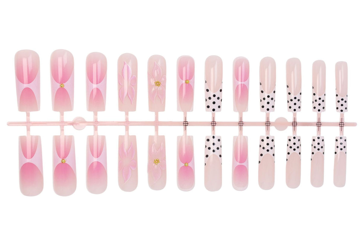 Kunstnagelset mit eleganten Blüten- und Punktmustern Brehn