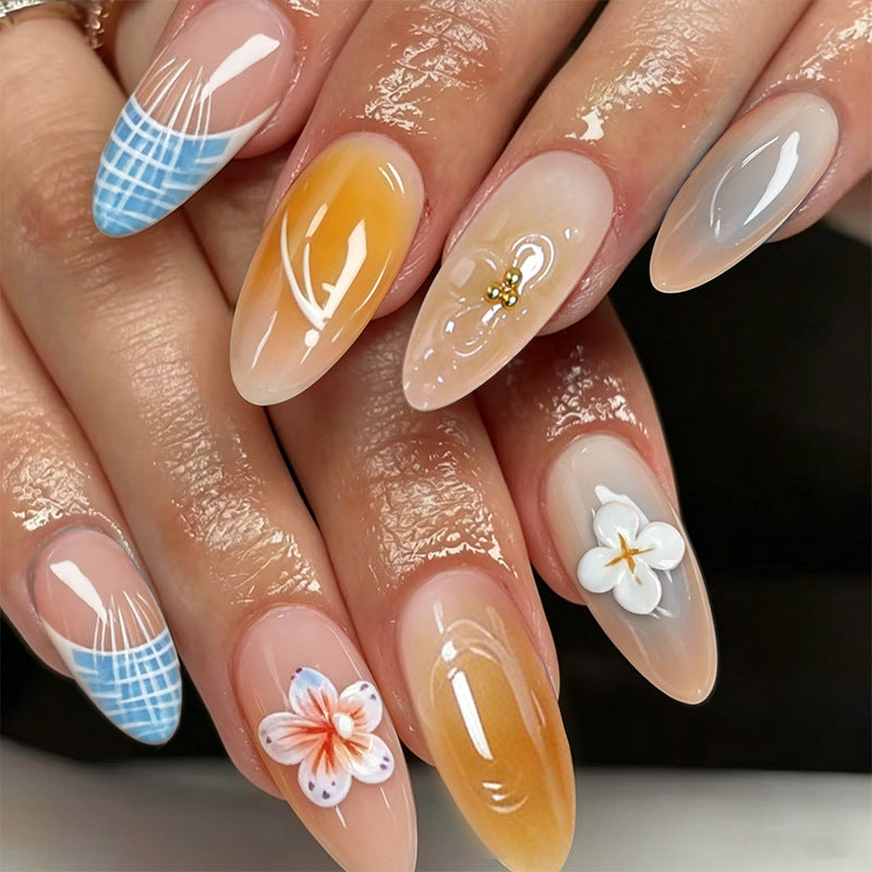 Kunstnagelset mit ästhetischen floralen Akzenten und Glanzfinish Brehn