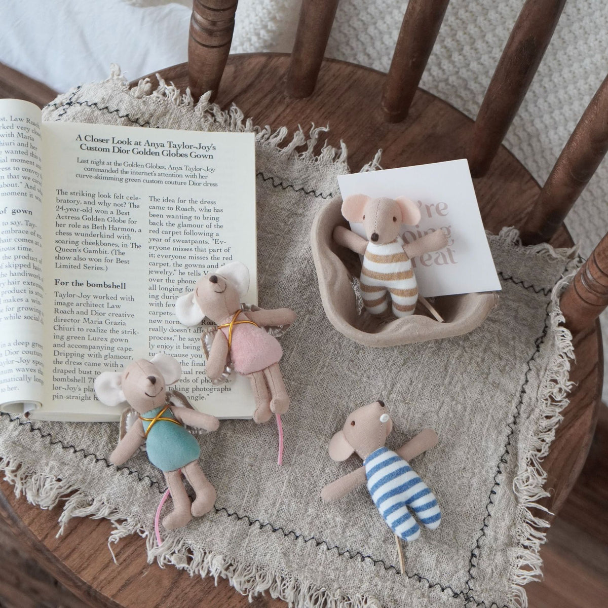 Handgefertigte Baumwolle Maus Puppe mit gehäkeltem Blumenkleid