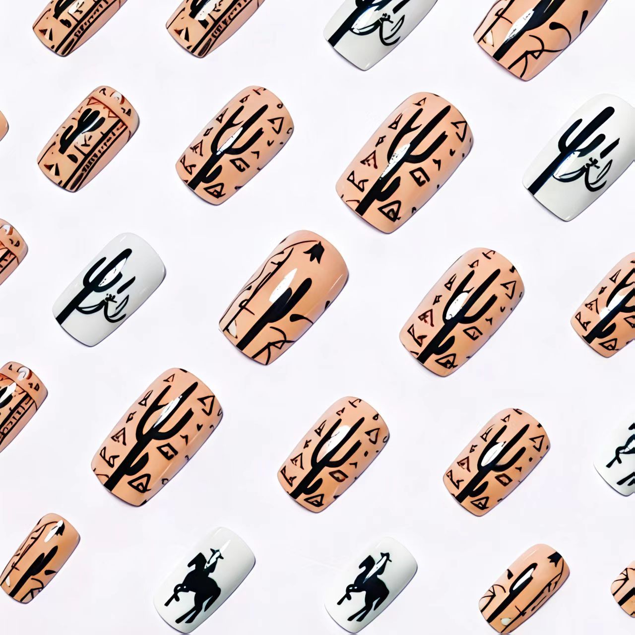 Kunstnageldesign mit Geometrischem Wüstenmotiv Brehn