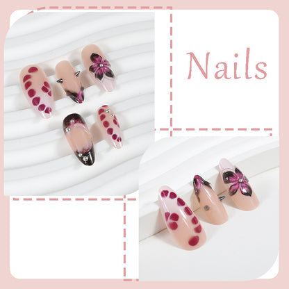Kunstnagelset mit eleganten floralem Design und glänzenden Akzenten Brehn