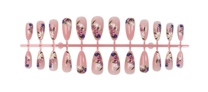 Kunstnagelset mit floralen Designs und eleganten Spitzen Brehn