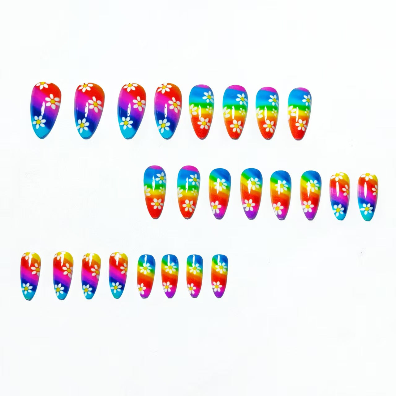 Kreative Kunstnägel mit Buntem Regenbogen-Design und Verspielten Blütenmotiven Brehn