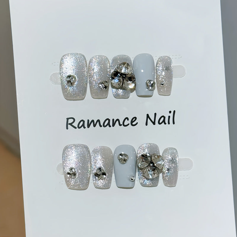 Glamouröse mit Strass besetzte Press-On Nagelkunst Brehn