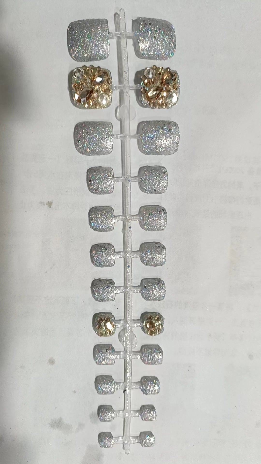 Glamouröse mit Strass verzierte Press-On Nagelset Brehn