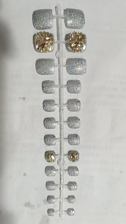 Glamouröse mit Strass verzierte Press-On Nagelset Brehn