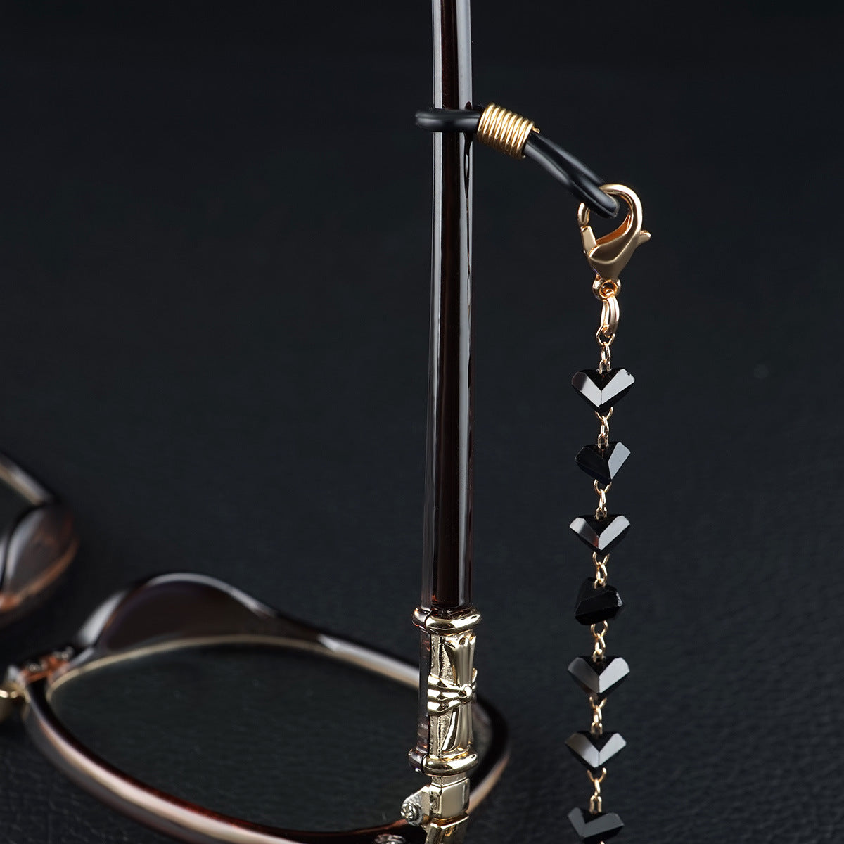 Herzförmige Perlen Eyewear Kette Brehn