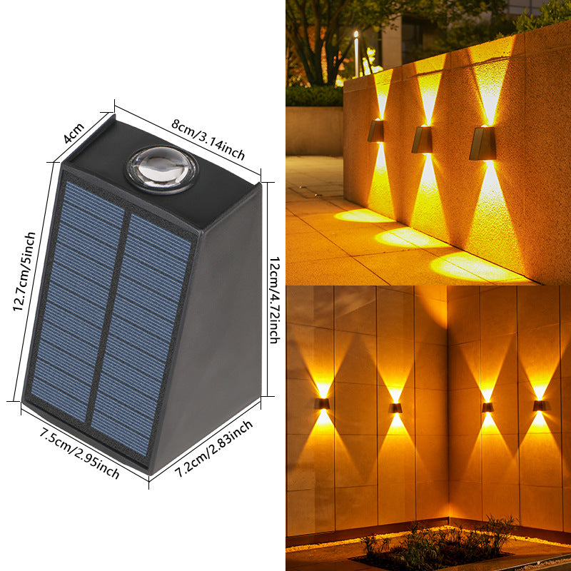 Abgewinkelte bidirektionale Solar-LED-Wand-Uplight-Downlight mit integriertem Photovoltaikpanel und Prismenlinse Brehn