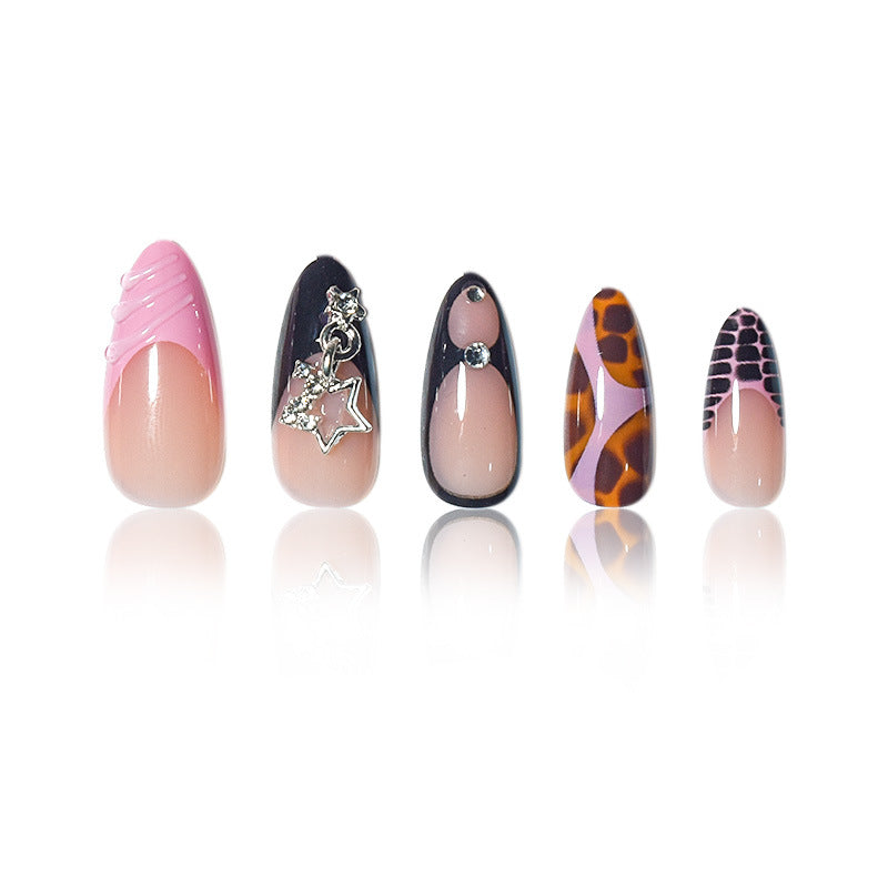 Stylisches Stiletto Press-On Nagelkunst-Set Brehn
