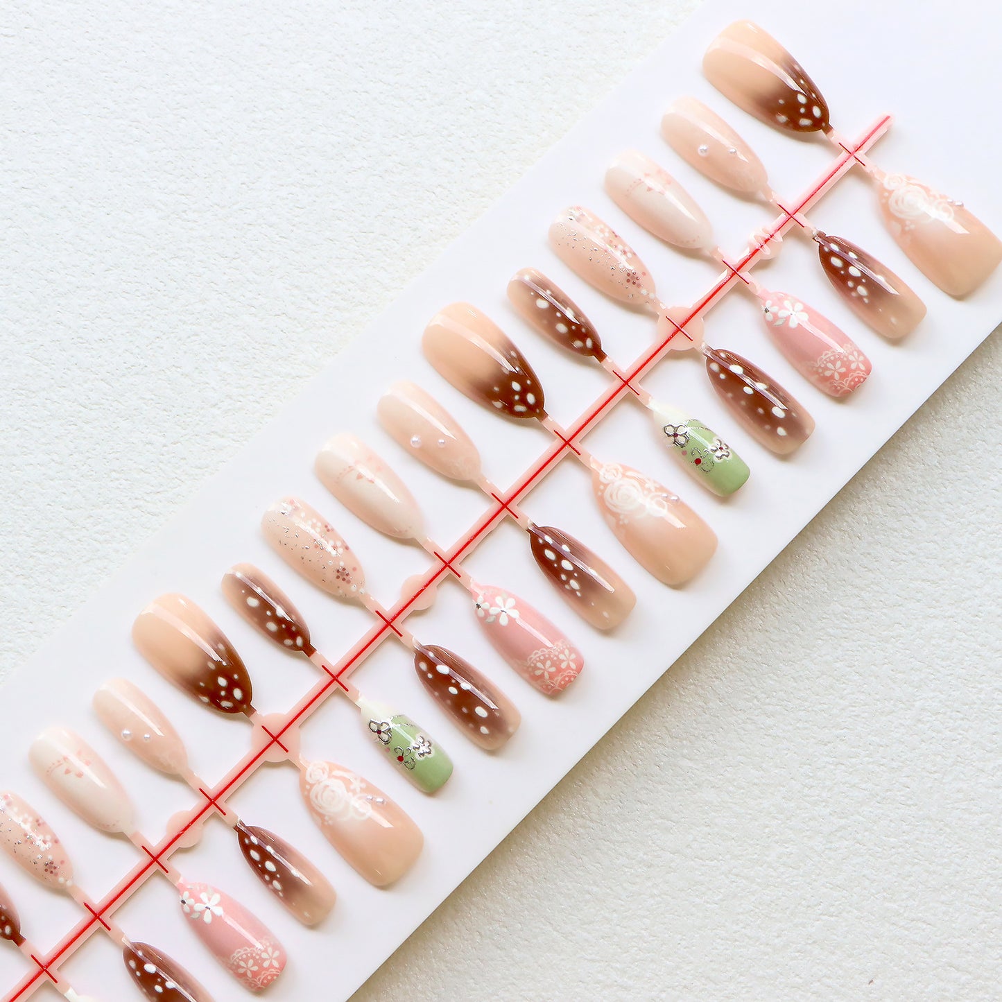 Künstlerische Blumeneid-Nagelkollektion Brehn