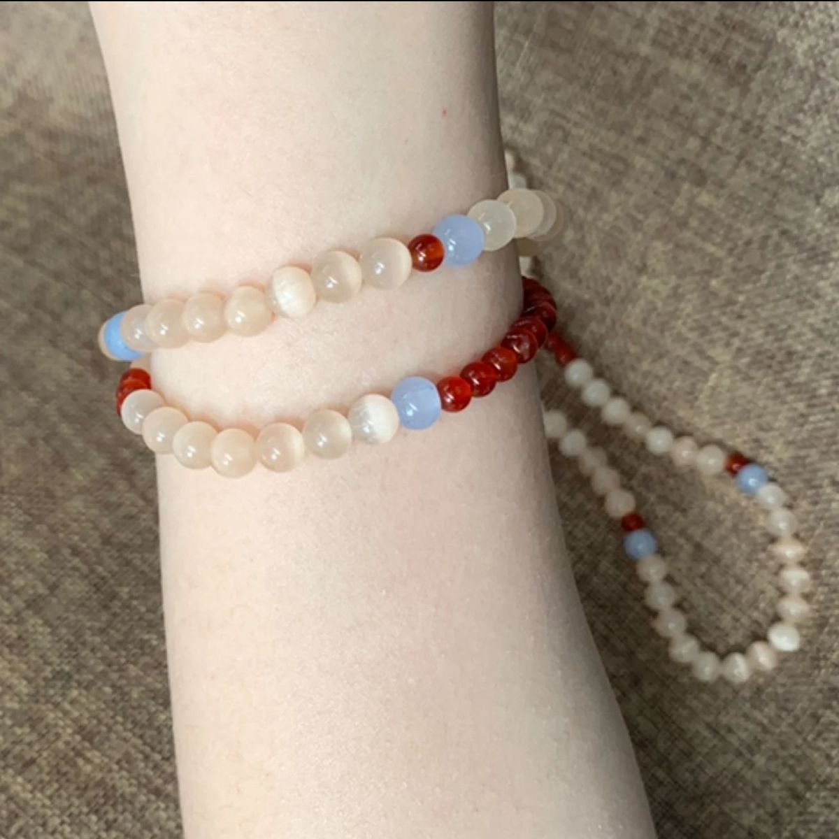 Handgefertigtes Edelstein-Stretch-Armband Brehn