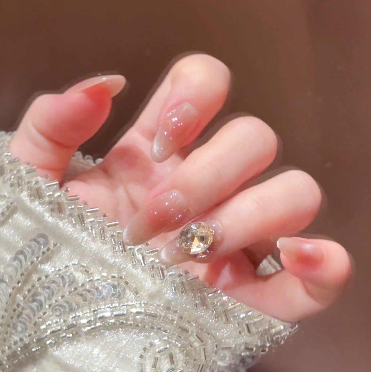 Elegante mit Kristallen verzierte Press-On-Nagelset Brehn