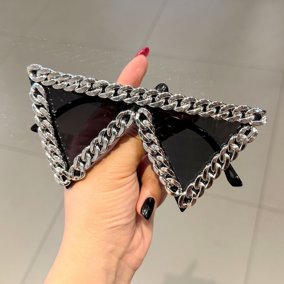 Damen trendige Sonnenbrille mit auffälligem Kettenrahmen Brehn