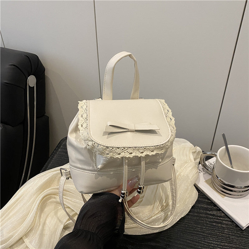 Niedlicher Mini-Rucksack mit Spitzenbesatz Brehn