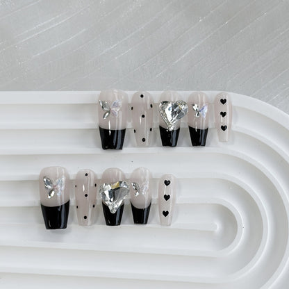 Künstlerisches Press-On Nagelkunstset mit Herz- und himmlischen Designs