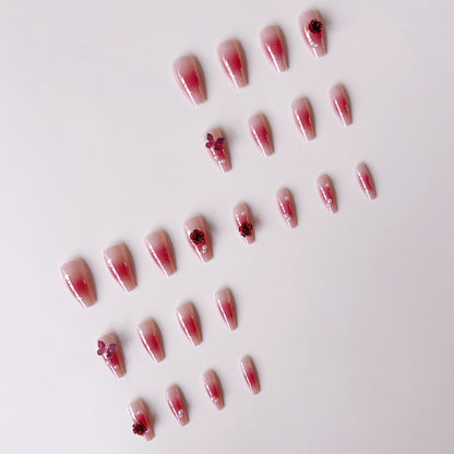 Kunstnagelset mit eleganten floralen 3D-Verzierungen Brehn