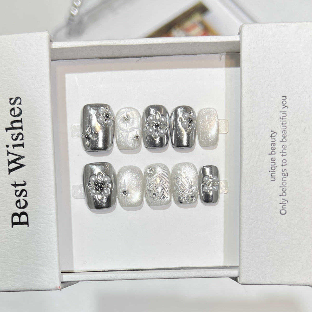 Dekoratives Silber Press-On Nagelset Brehn