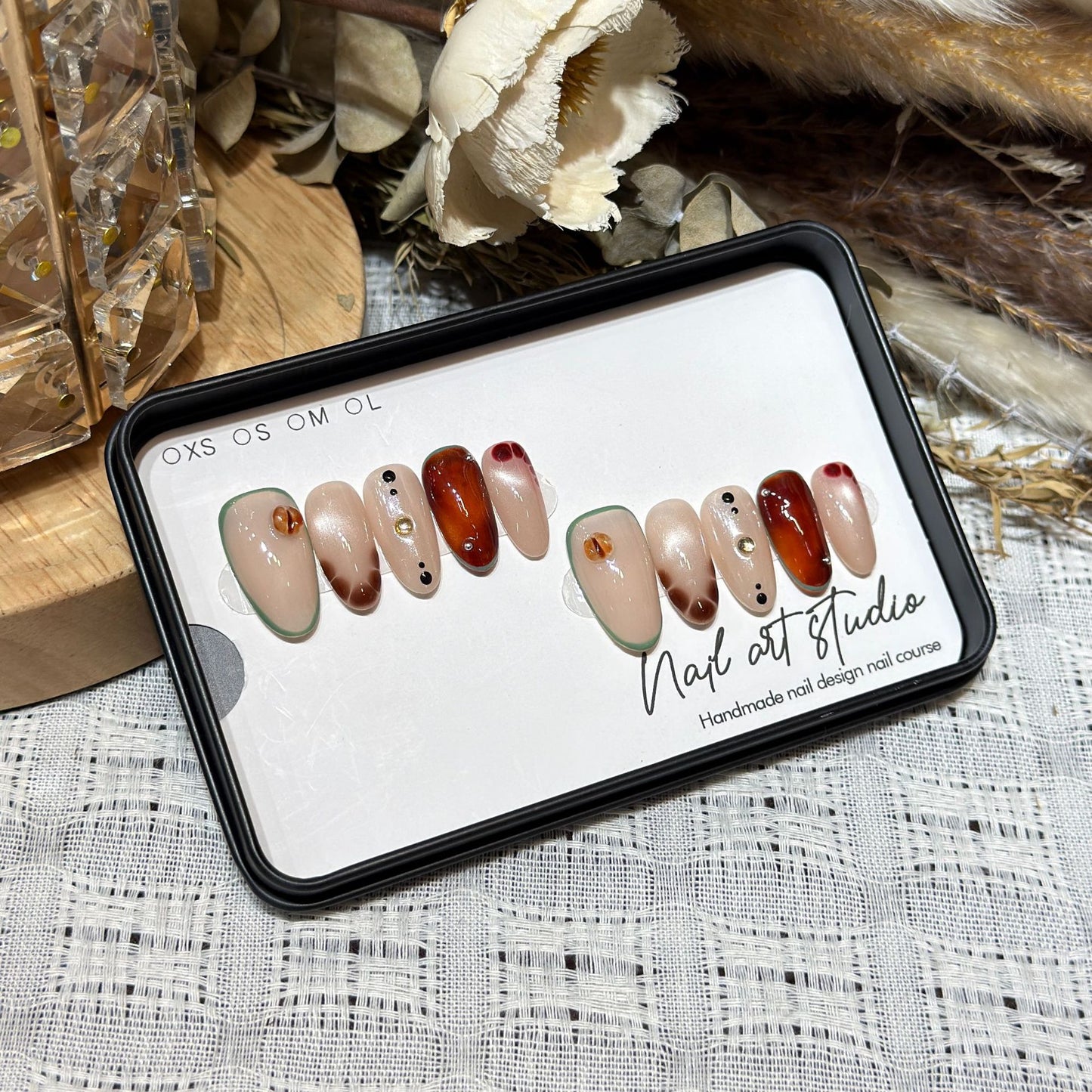 Handgemachtes Press-On Nail Art Set Brehn