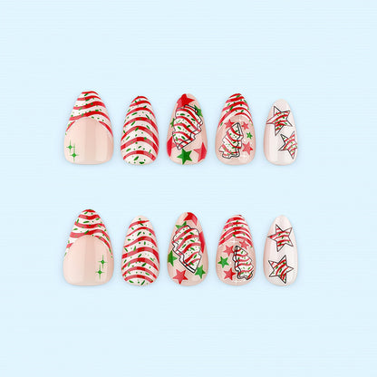 Kunstnägel im festlichen Weihnachtsdesign mit bunten Akzenten Brehn