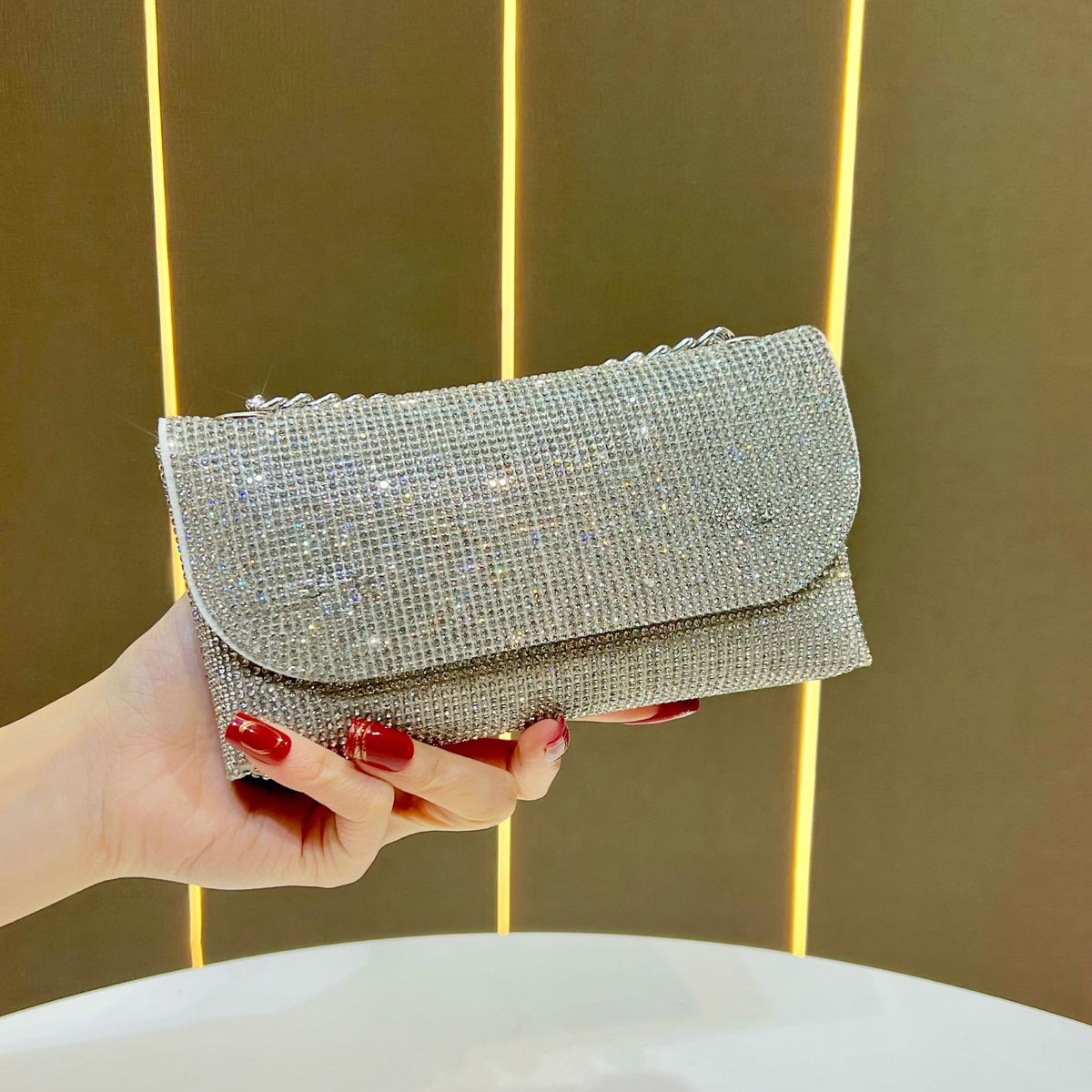 Dekorative Kristallbesetzte Abendclutch