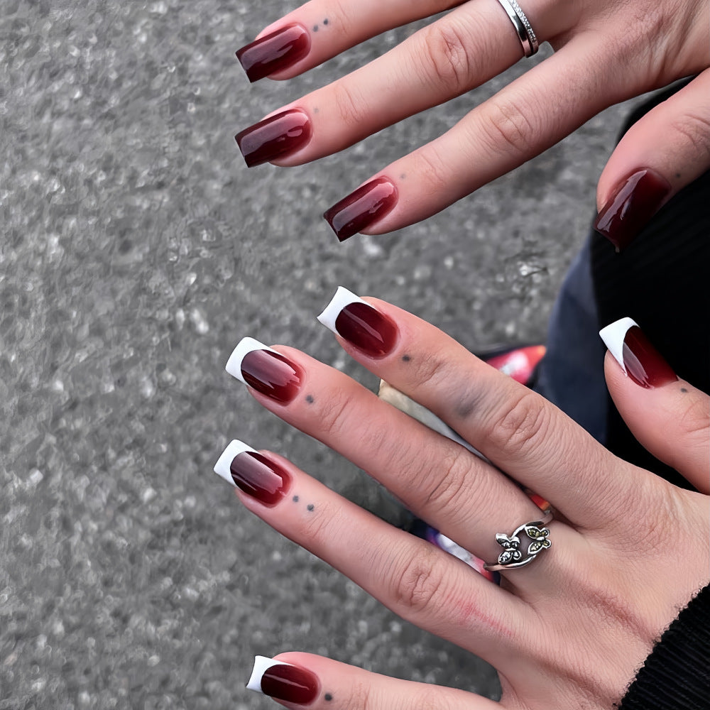 Elegante French Tip Kunstnägel Brehn