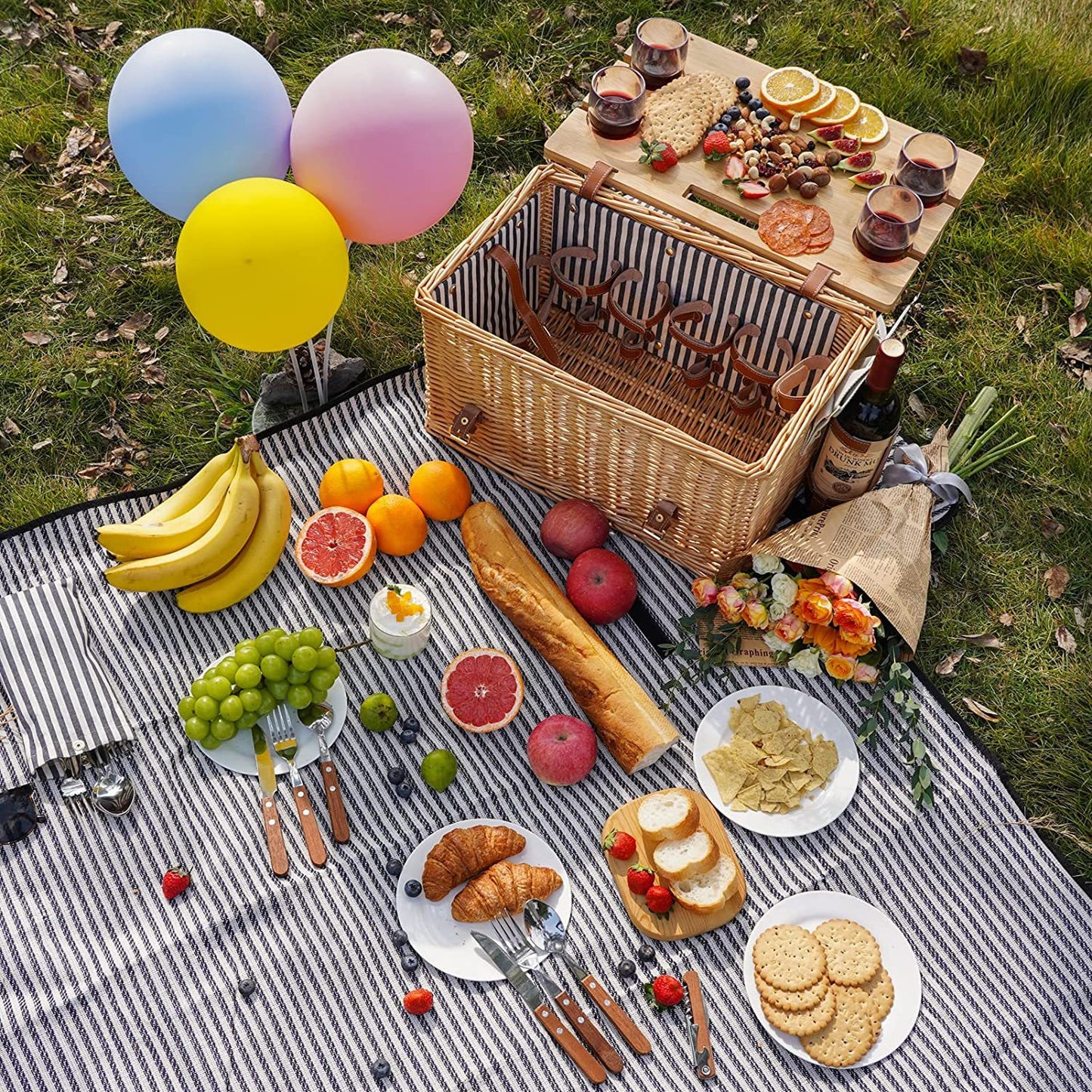 Damen Picknickkorb mit integriertem Geschirrset und stilvollem Klapptisch Brehn