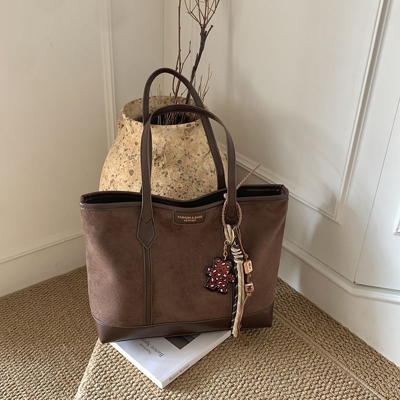 Geräumige Wildleder-Tote-Tasche Brehn