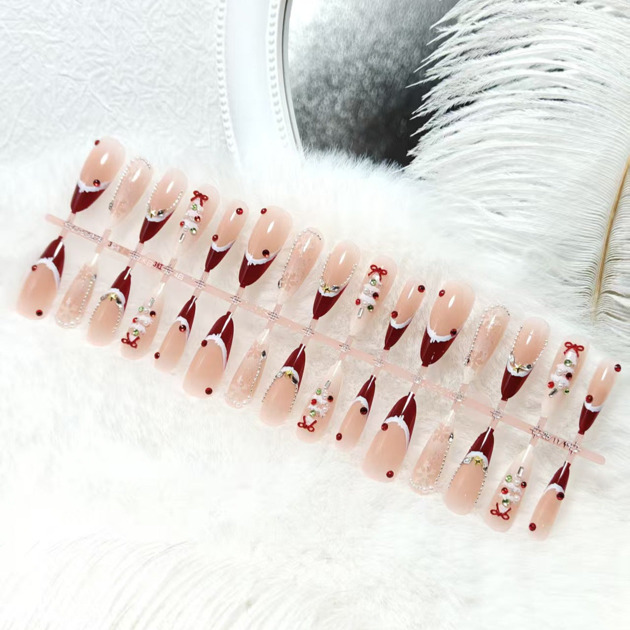 Festliche Kunstnägel mit Weihnachtlichen Motiven Brehn