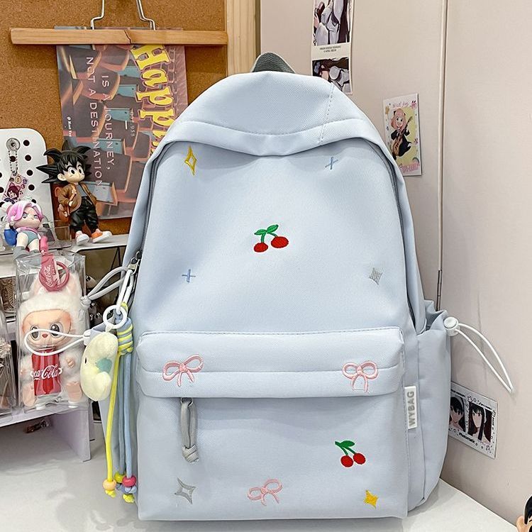 Verspielter Rucksack mit Stickereien Brehn