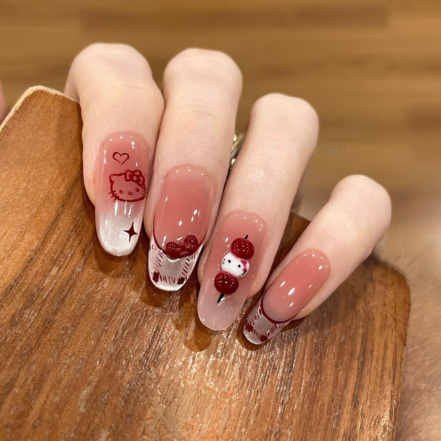 Kunstnägel mit Verspieltem Hello Kitty Design Brehn