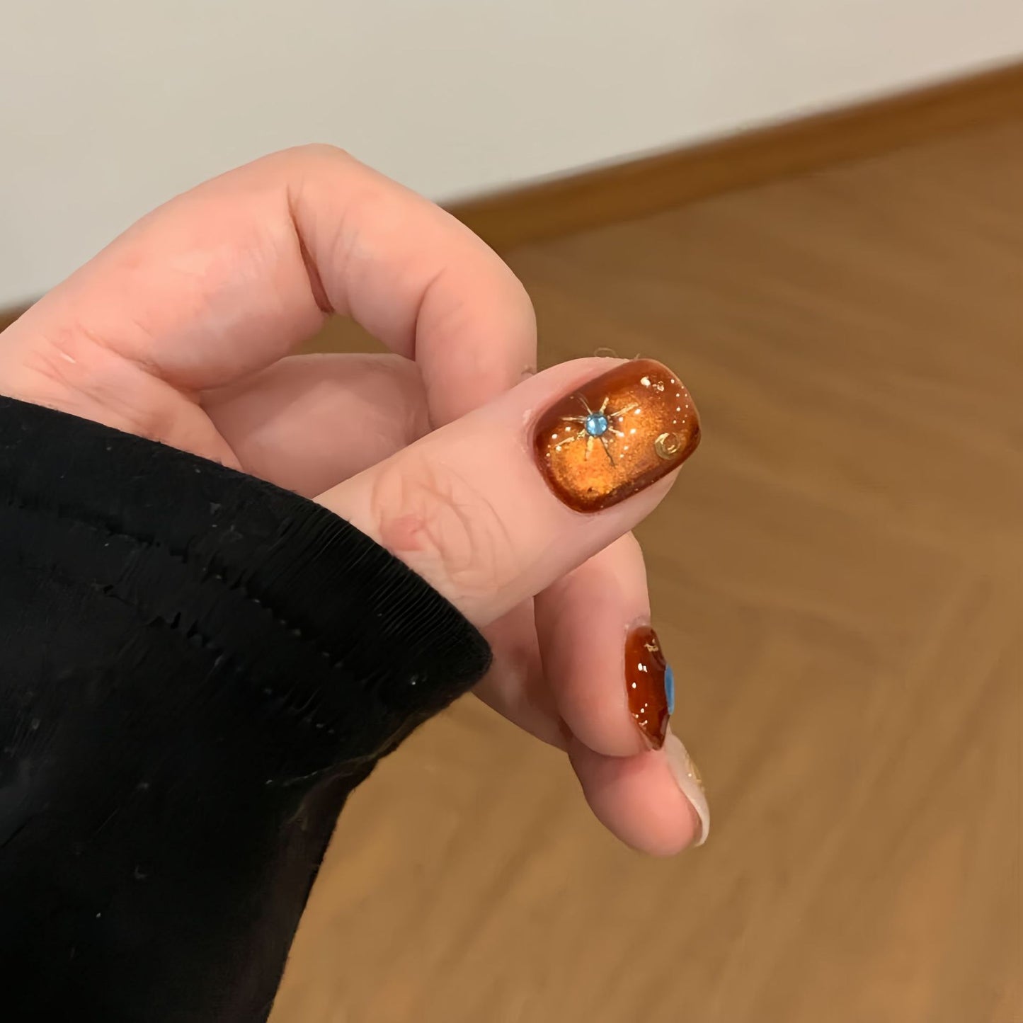 Kunstnägel mit Glamourösem Metallic-Effekt Brehn