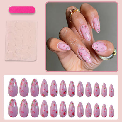 Kunstnagelset mit elegantem French-Tipp und schimmernden Akzenten Brehn