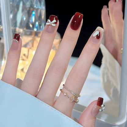Elegante dekorative Nagelkunstverlängerungen