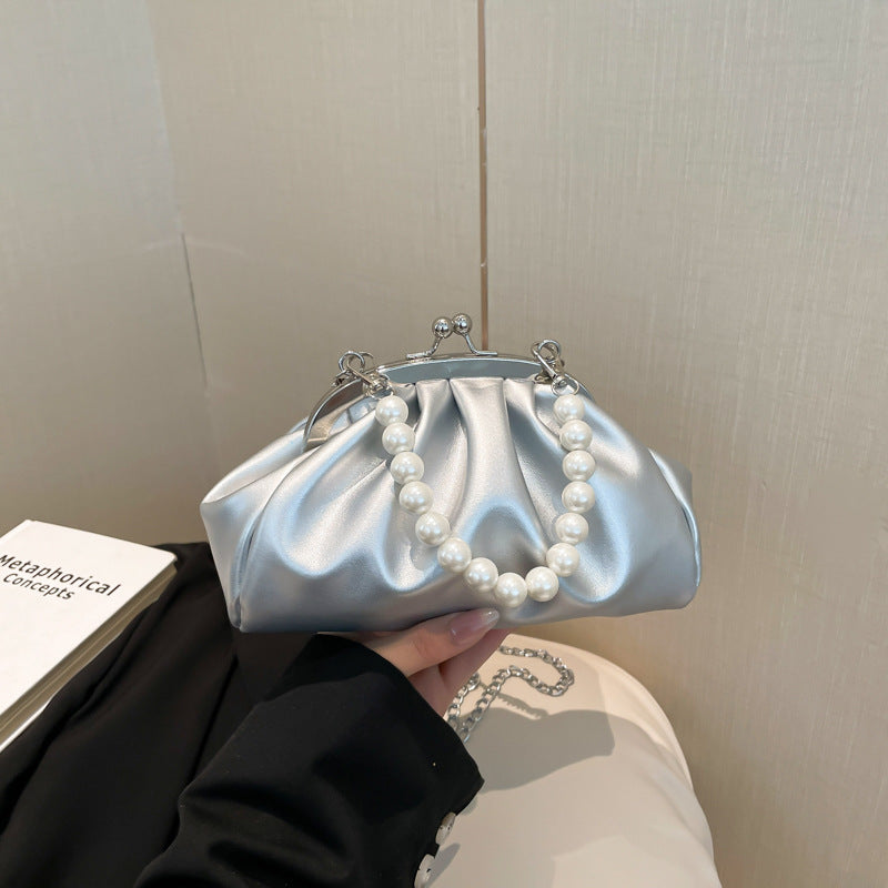 Elegante Clutch-Handtasche mit Perlenkette Brehn
