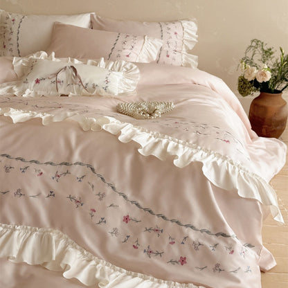 Romantisches Rüschendes Baumwollsatin Bettbezug-Set mit handbesticktem Wildblumenranken