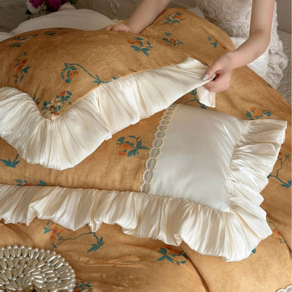 Vintage Floral Rüschende Bettbezug-Set mit gewelltem Spitzenabschluss & gerafften Kissenbezügen
