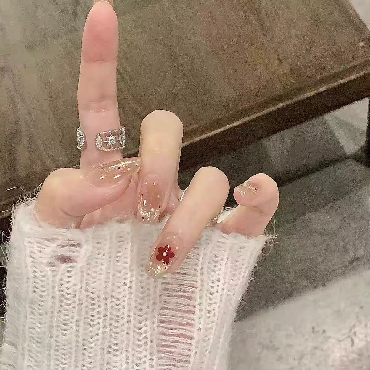 Kunstnägel mit Glamourösem Design Brehn