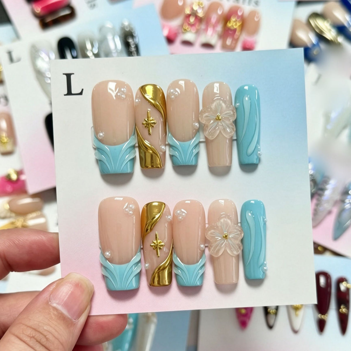Dekoratives Handgefertigtes Press-On Nagelkunstset mit von Strand inspirierten Designs