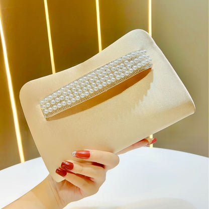 Perlenakzentierte Abend-Clutch
