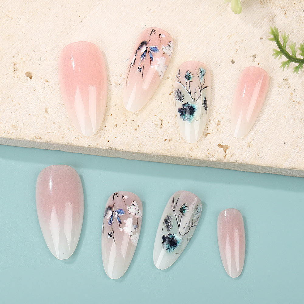 Kunstnägel mit Blumendesign und Glanz Brehn