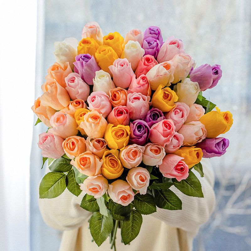 Lebensechter künstlicher rosa Rosenstamm