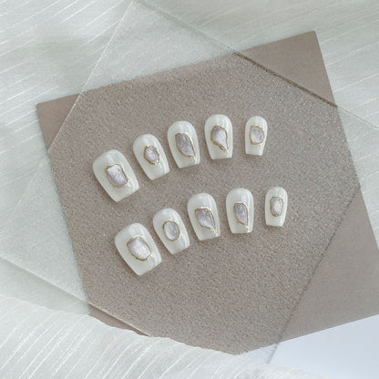 Künstlerisches Press-On Nagelkunstset mit Herz- und himmlischen Designs