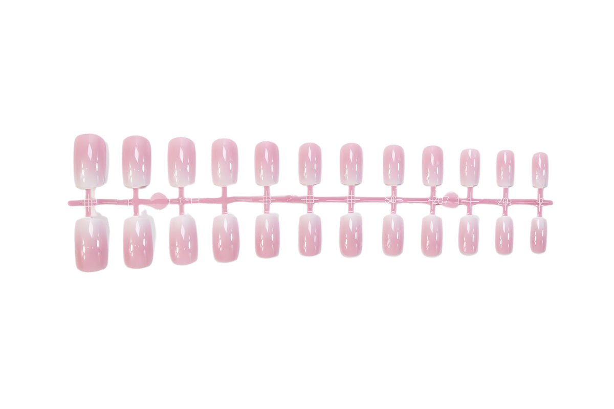 Kunstnagelset mit luxuriösen French-Tipps und elegantem Glanz Brehn