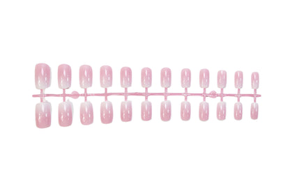Kunstnagelset mit luxuriösen French-Tipps und elegantem Glanz Brehn