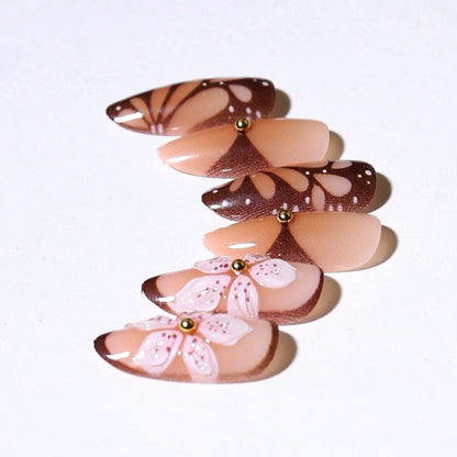 Kunstnagelset mit exquisiten floralen Motiven Brehn