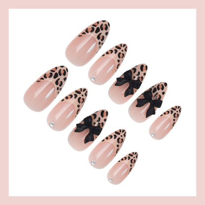 Kunstnagelset mit tierischen Motiven und eleganten Schleifen Brehn
