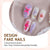 Kunstnagelset mit floralen Verzierungen und zartem Glitzer Brehn